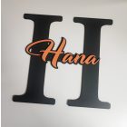 Drevená menovka na dvere s iniciálou a menom