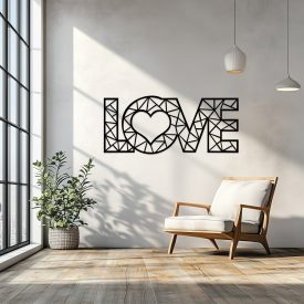   Drevená nástenná dekorácia „LOVE“ s moderným dizajnom