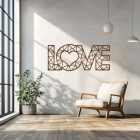 Drevená nástenná dekorácia „LOVE“ s moderným dizajnom