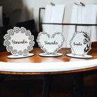 Personalizované drevené menovky na stôl – rôzne tvary