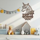 Jednorožec s menom a kvetmi