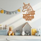 Jednorožec s menom a kvetmi