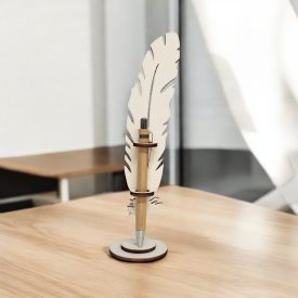 Drevený stojan na pero