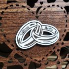 Drevená svadobná pokladnička s gravírovanými menami