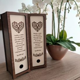   Páros bortartó szülőköszöntő ajándék – gravírozott idézettel Apának és Apának